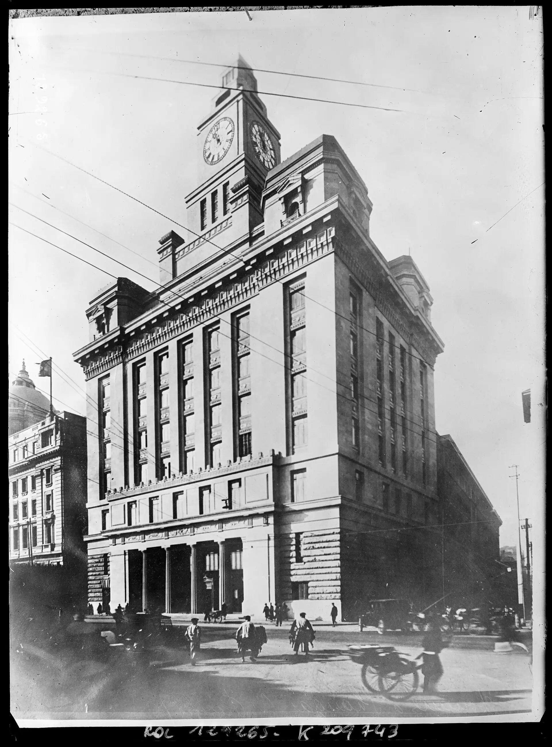 The Customs House in Shanghai in a press photograph from 1928.