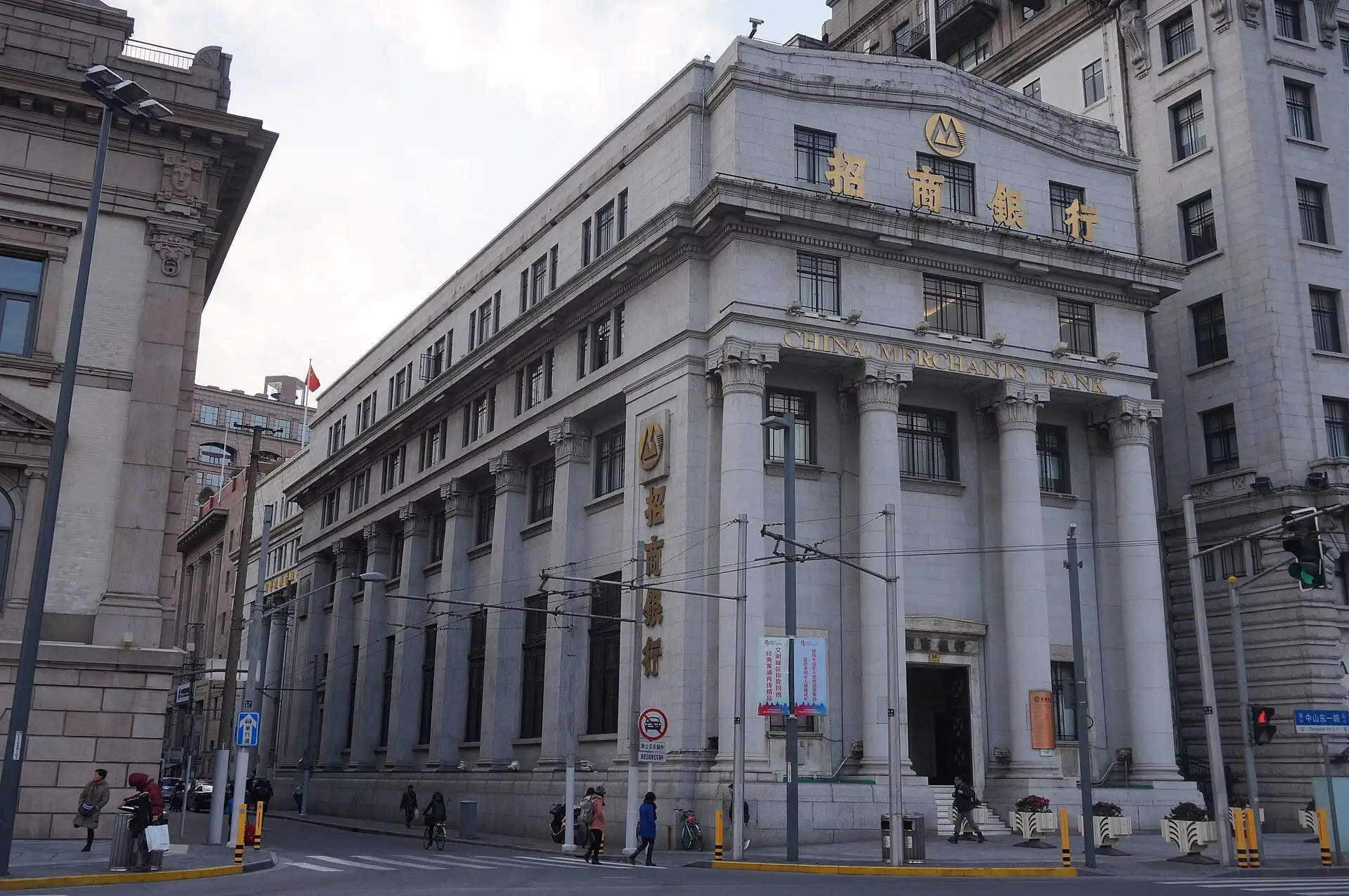 The former Bank of Taiwan building, a stone block with tall columns, on the corner of the Bund.
